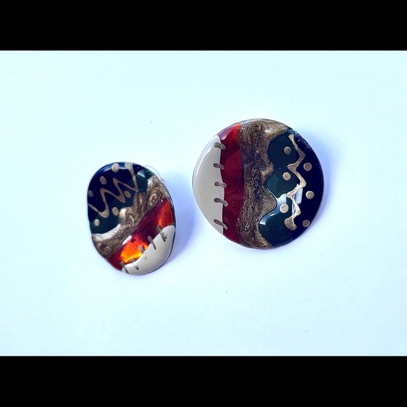 Vintage Painted Circular Patterned Push Back Closure Stud Earrings - Picture 4 of 6